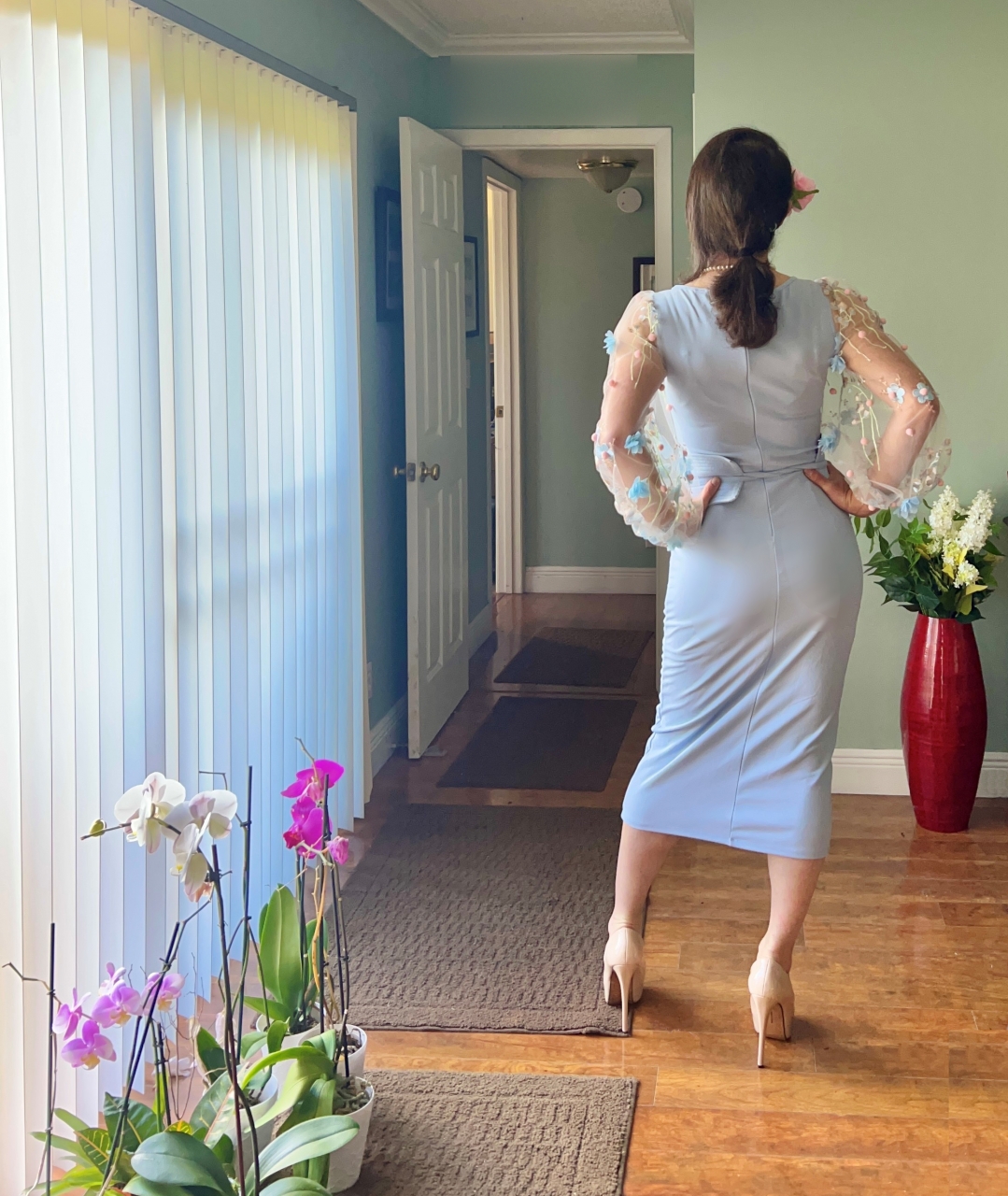 Florals, Pastels, Orchids, Hydrangeas, Pretty Dress and Heels. I LOVE this outfit! My hair is...